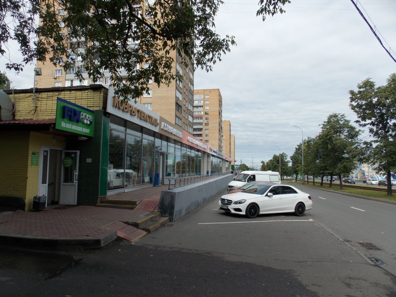 г. Москва, ш. Волоколамское, д. 49-придомовая территория