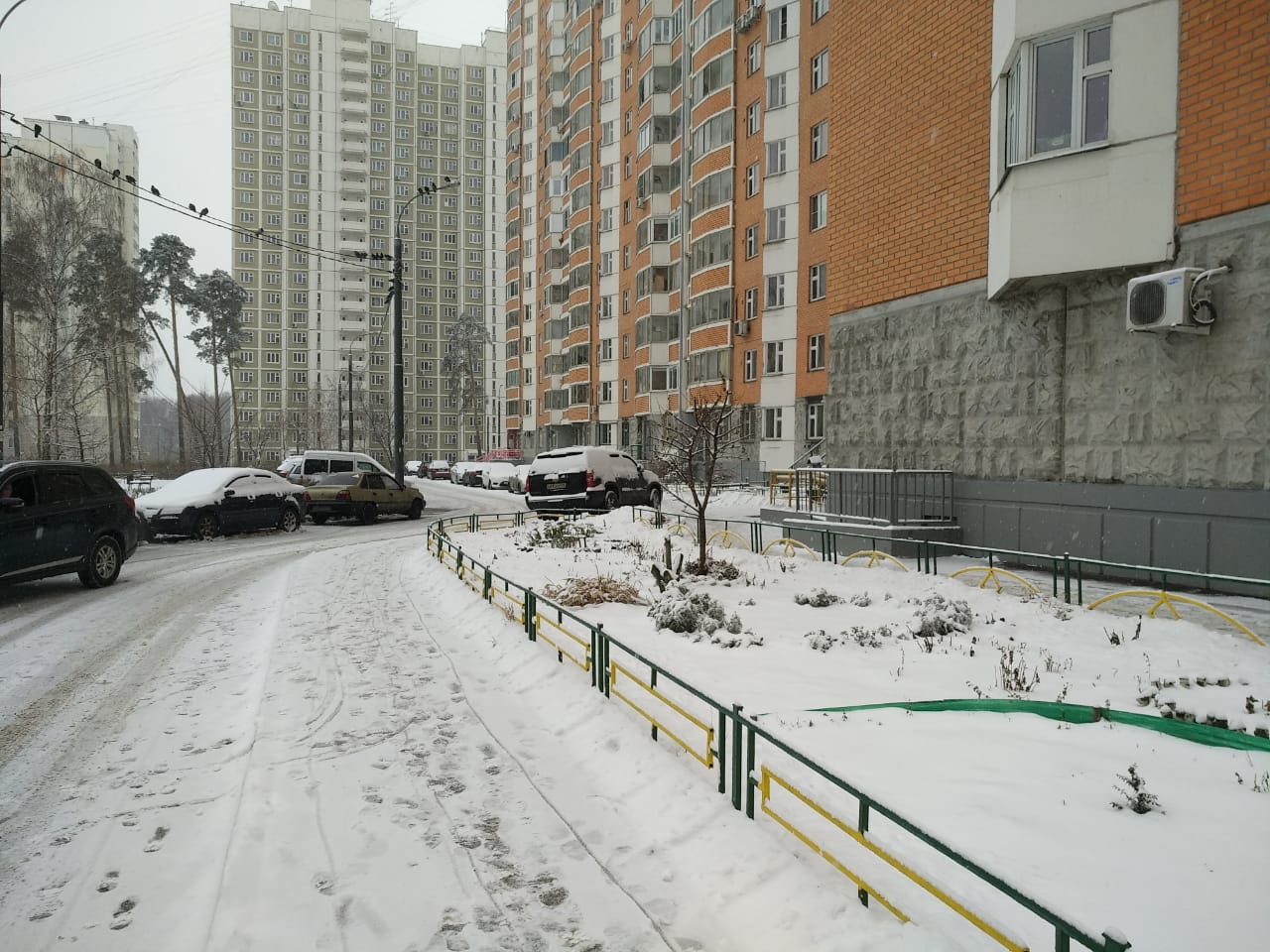 г. Москва, ул. Вольская 1-я, д. 18, к. 2-придомовая территория