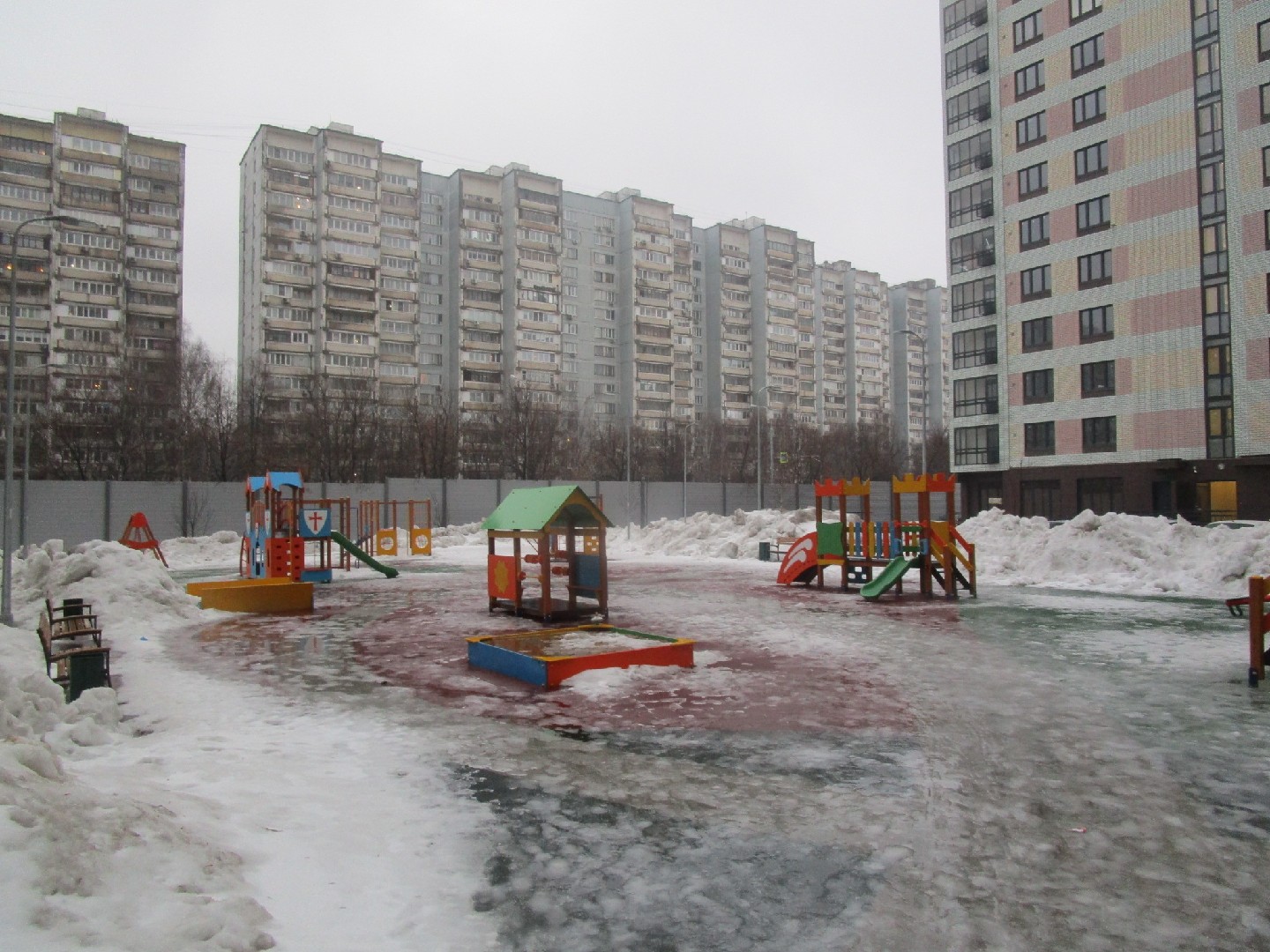 г. Москва, ул. Генерала Белова, д. 28, к. 2-придомовая территория