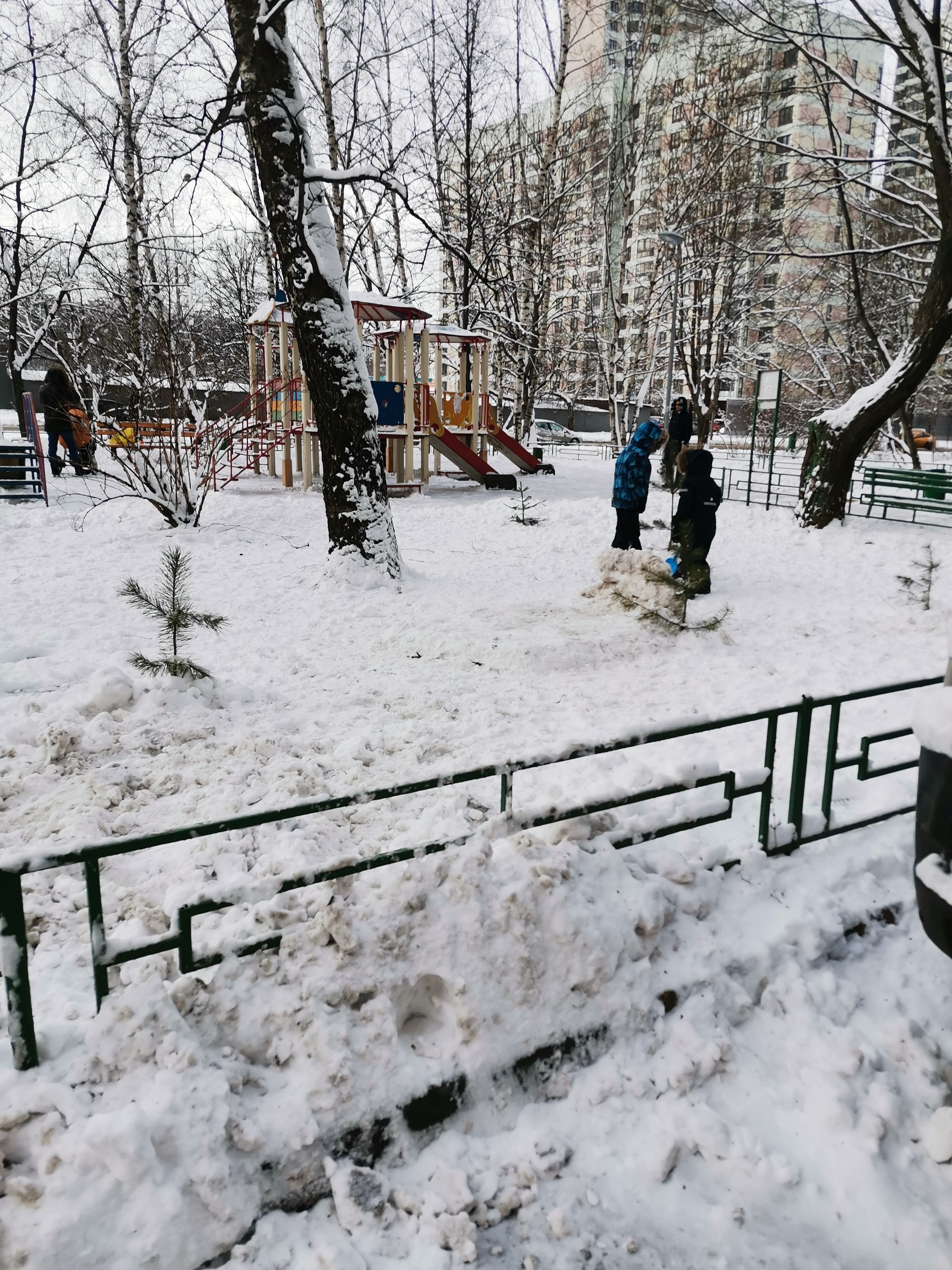 г. Москва, ул. Генерала Белова, д. 57-придомовая территория