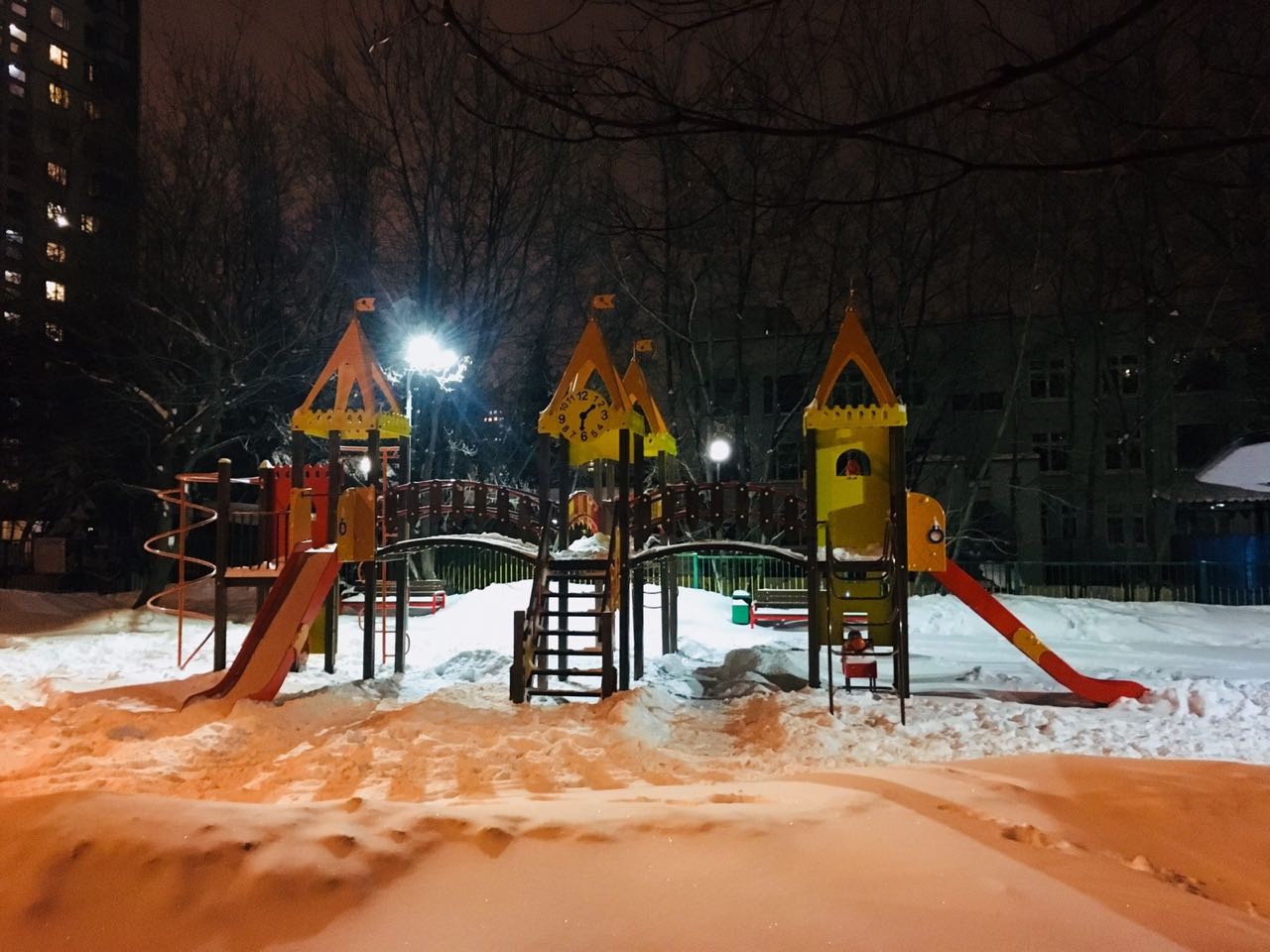 г. Москва, ул. Генерала Глаголева, д. 30, к. 3-придомовая территория