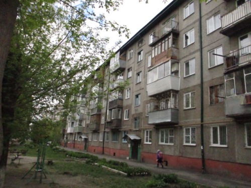 край. Алтайский, г. Барнаул, ул. Гущина, д. 79-фасад здания