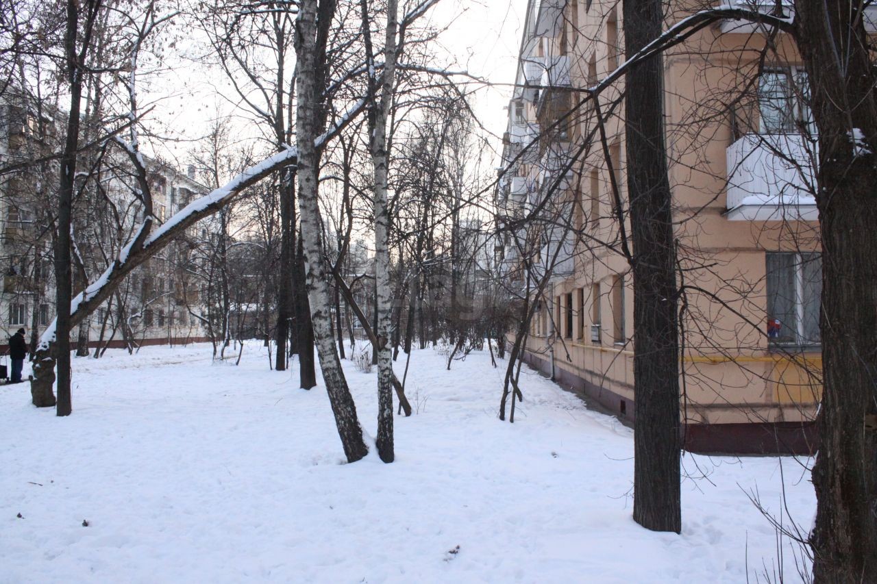 г. Москва, б-р. Генерала Карбышева, д. 5, к. 7-придомовая территория