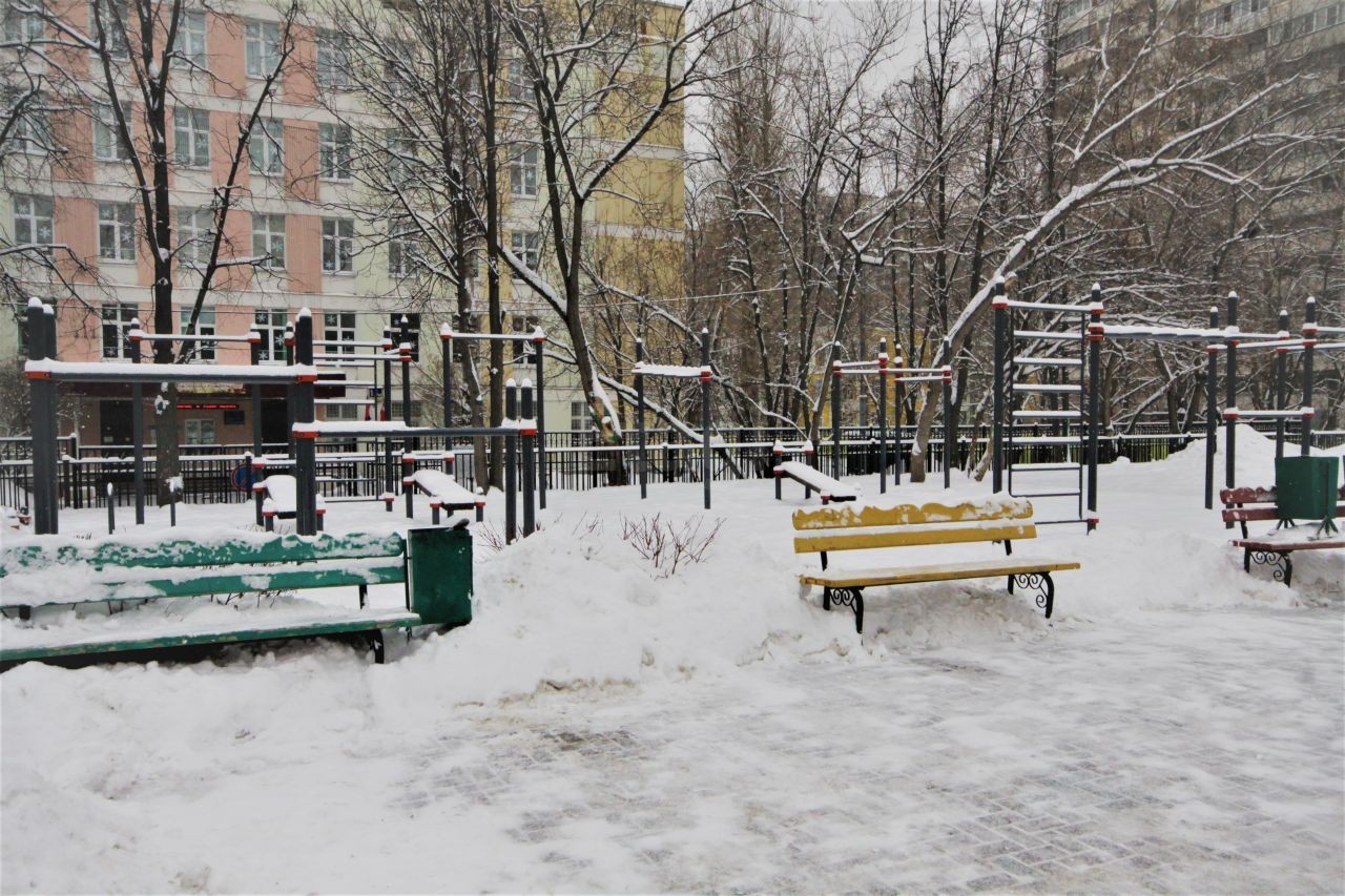 г. Москва, б-р. Генерала Карбышева, д. 15, к. 2-придомовая территория