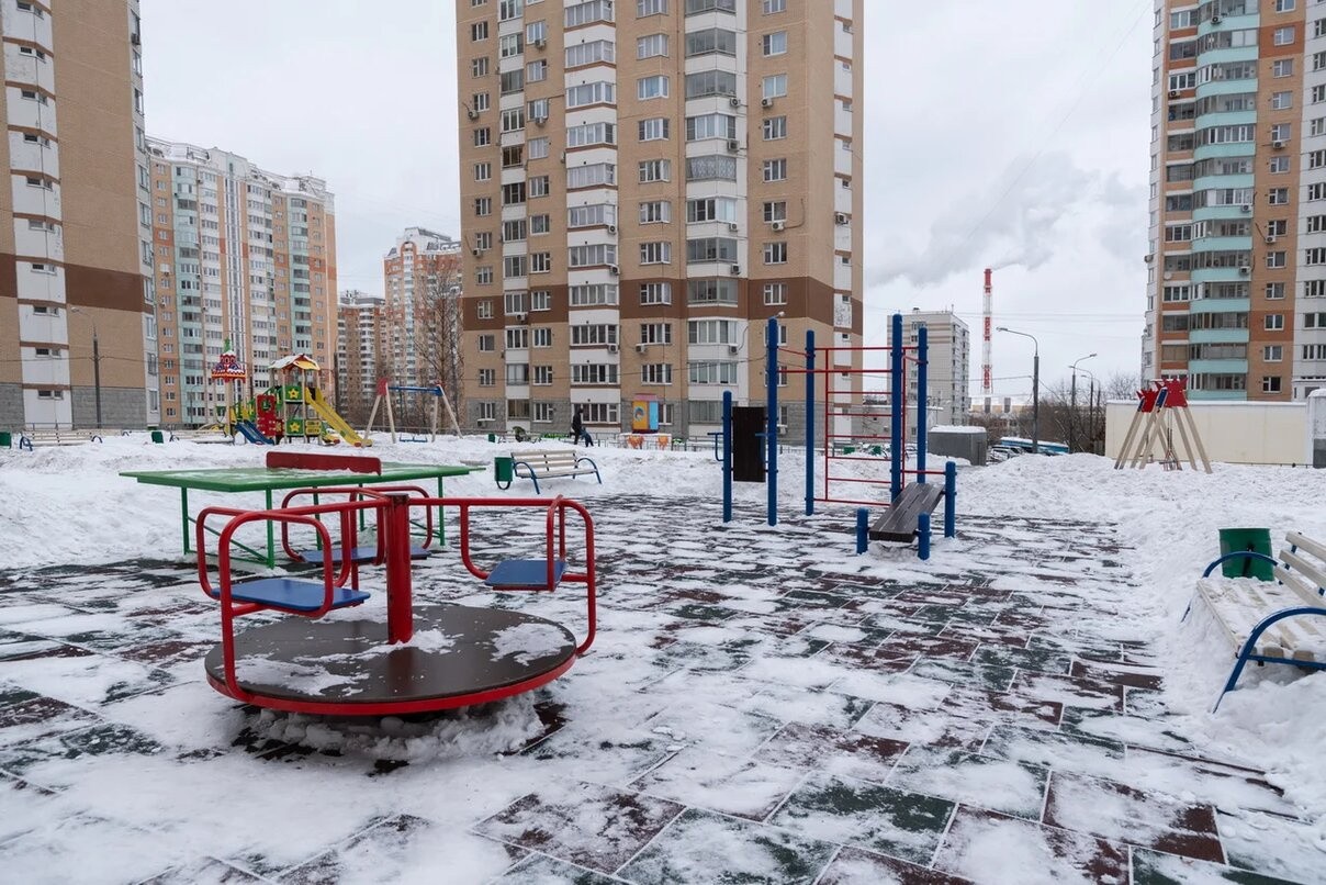 г. Москва, ул. Главмосстроя, д. 20-придомовая территория