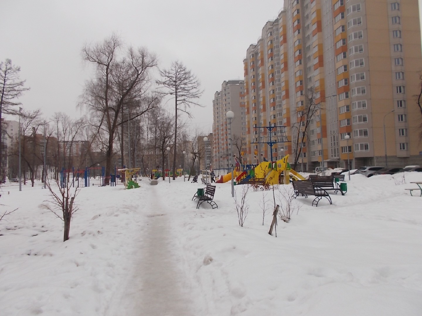 г. Москва, проезд. Дежнева, д. 30-придомовая территория