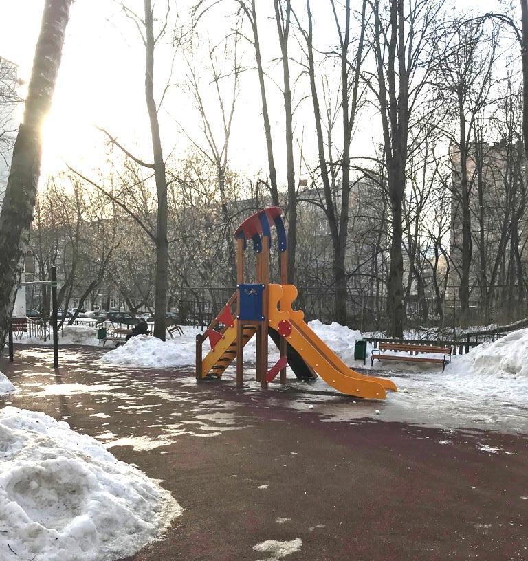 г. Москва, ул. Демьяна Бедного, д. 17, к. 1-придомовая территория