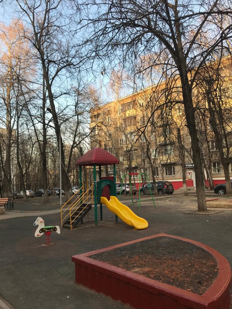 г. Москва, ул. Дмитрия Ульянова, д. 17, к. 1-придомовая территория