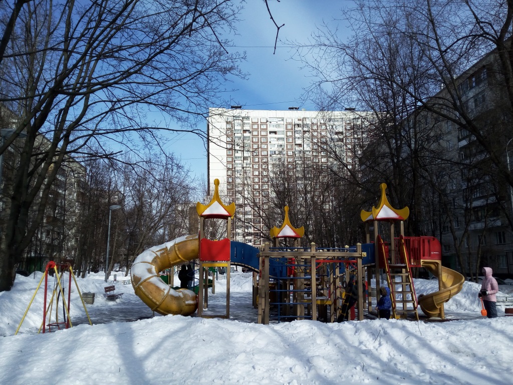 г. Москва, ул. Днепропетровская, д. 5, к. 3-придомовая территория