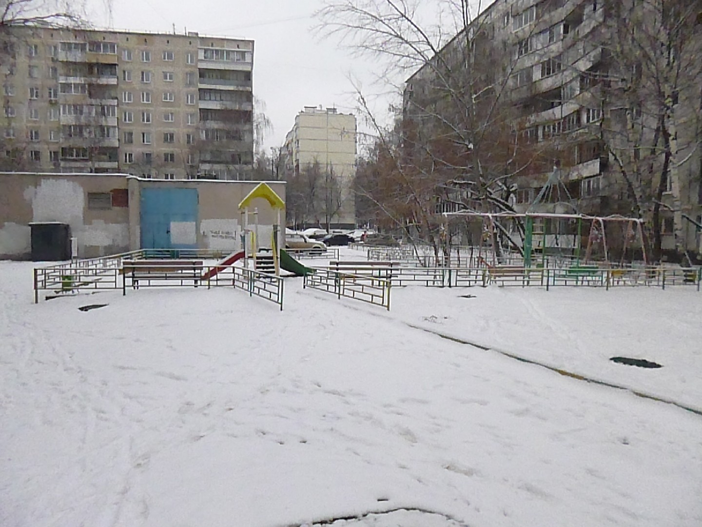 г. Москва, ул. Днепропетровская, д. 5, к. 4-придомовая территория