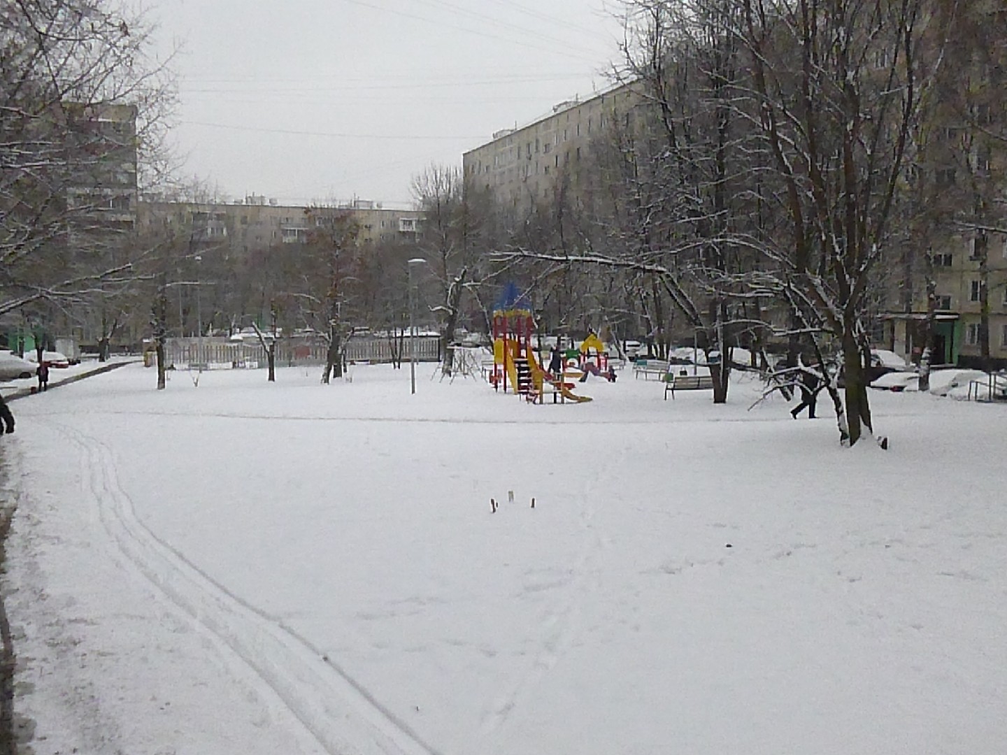 г. Москва, ул. Днепропетровская, д. 5, к. 4-придомовая территория