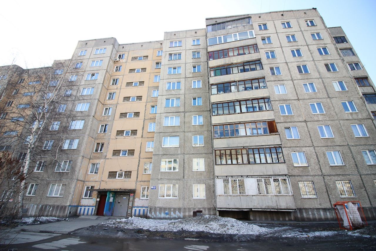край. Алтайский, г. Барнаул, ул. Гущина, д. 173-фасад здания