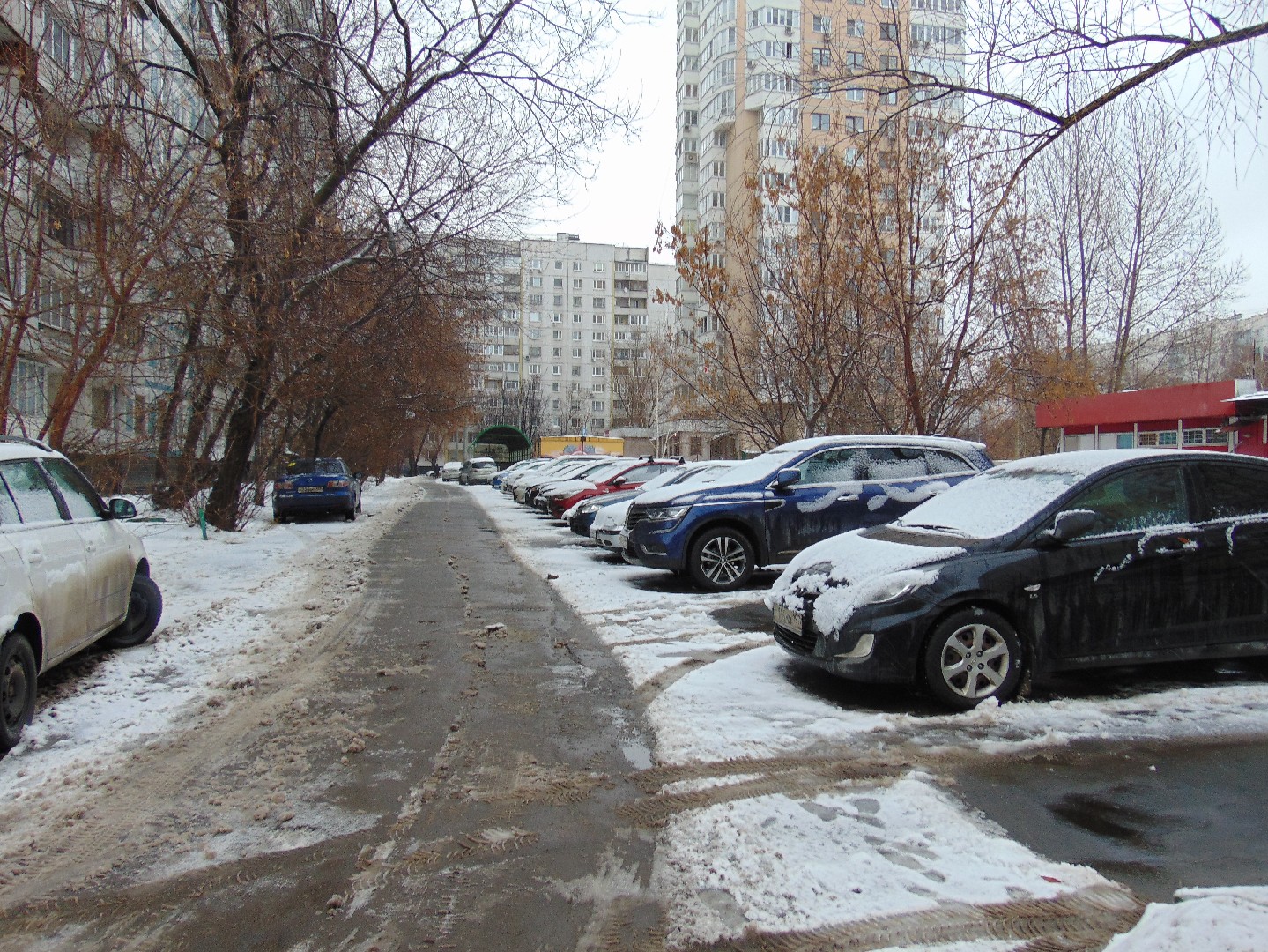 г. Москва, ул. Донецкая, д. 22-придомовая территория