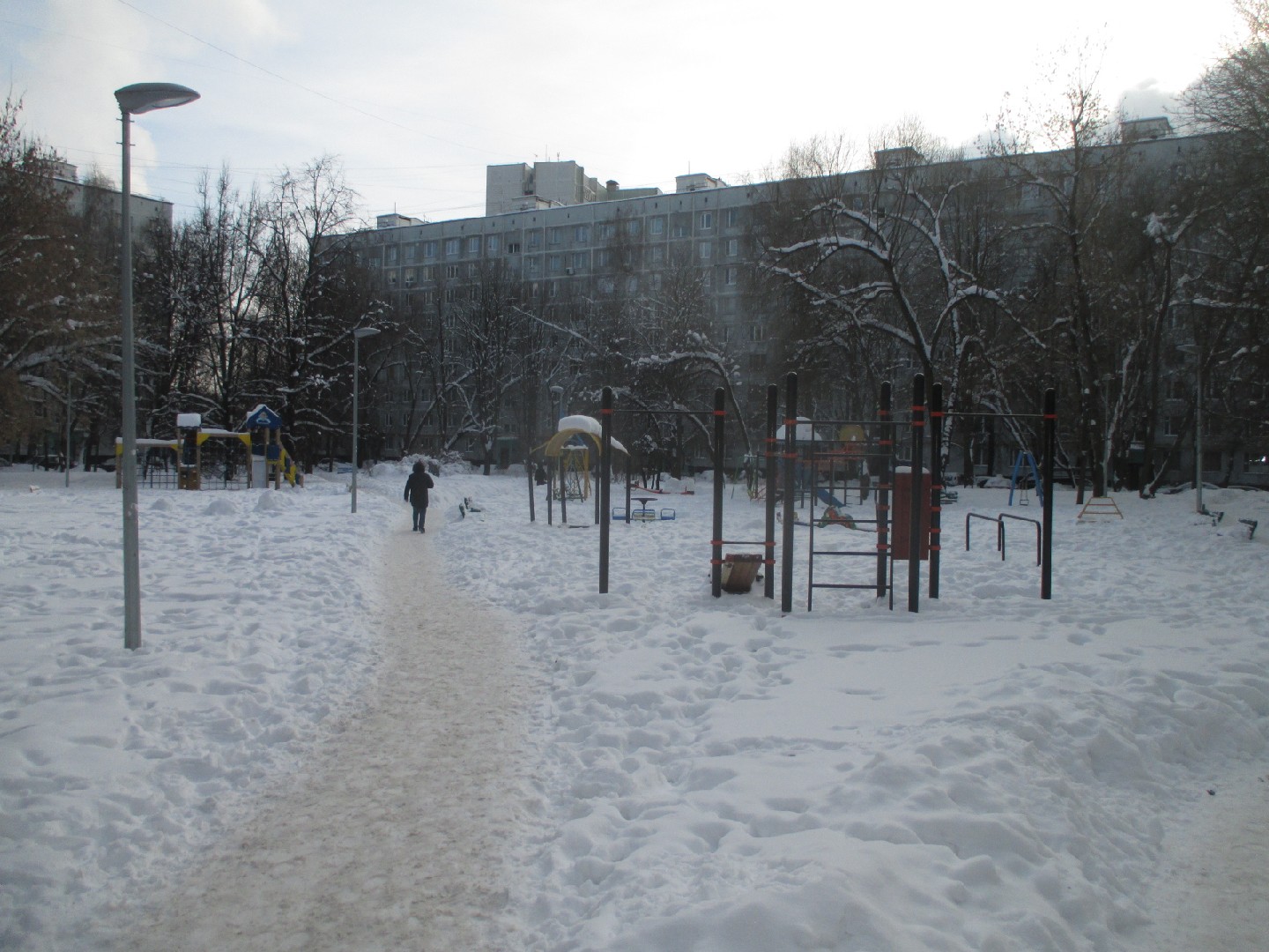 г. Москва, ул. Дорожная, д. 16, к. 3-придомовая территория