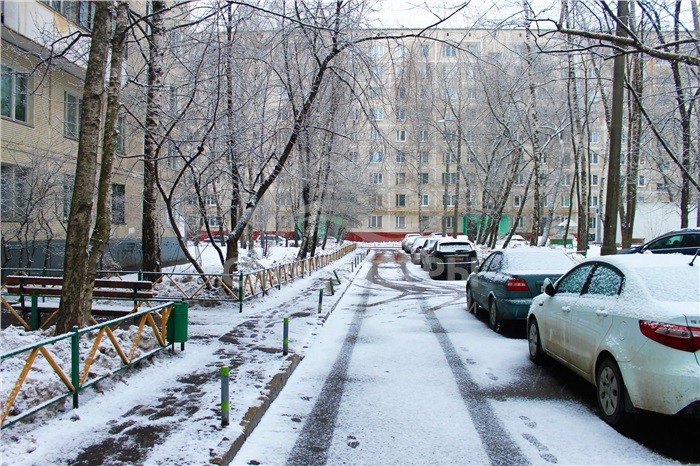 г. Москва, ул. Дубнинская, д. 16, к. 4-придомовая территория