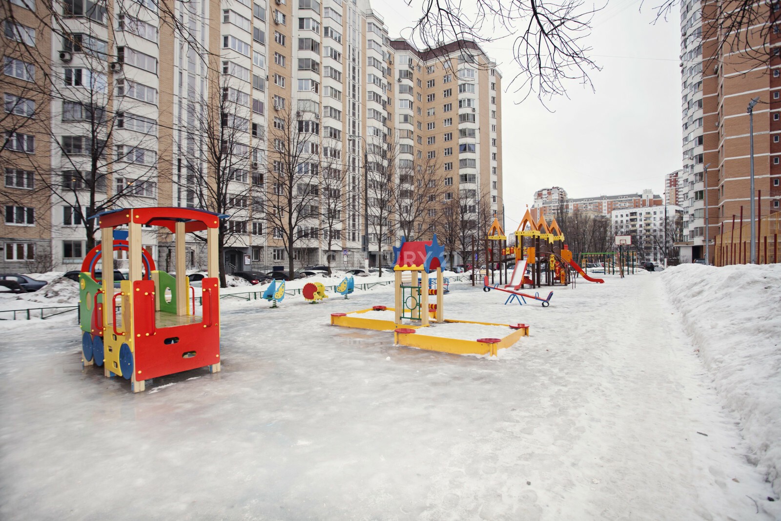 г. Москва, ул. Дубнинская, д. 39-придомовая территория