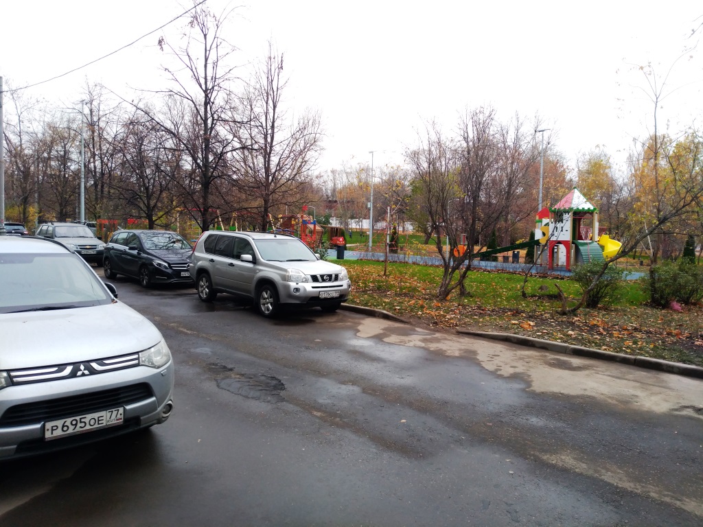 г. Москва, ш. Загородное, д. 4, к. 2-придомовая территория