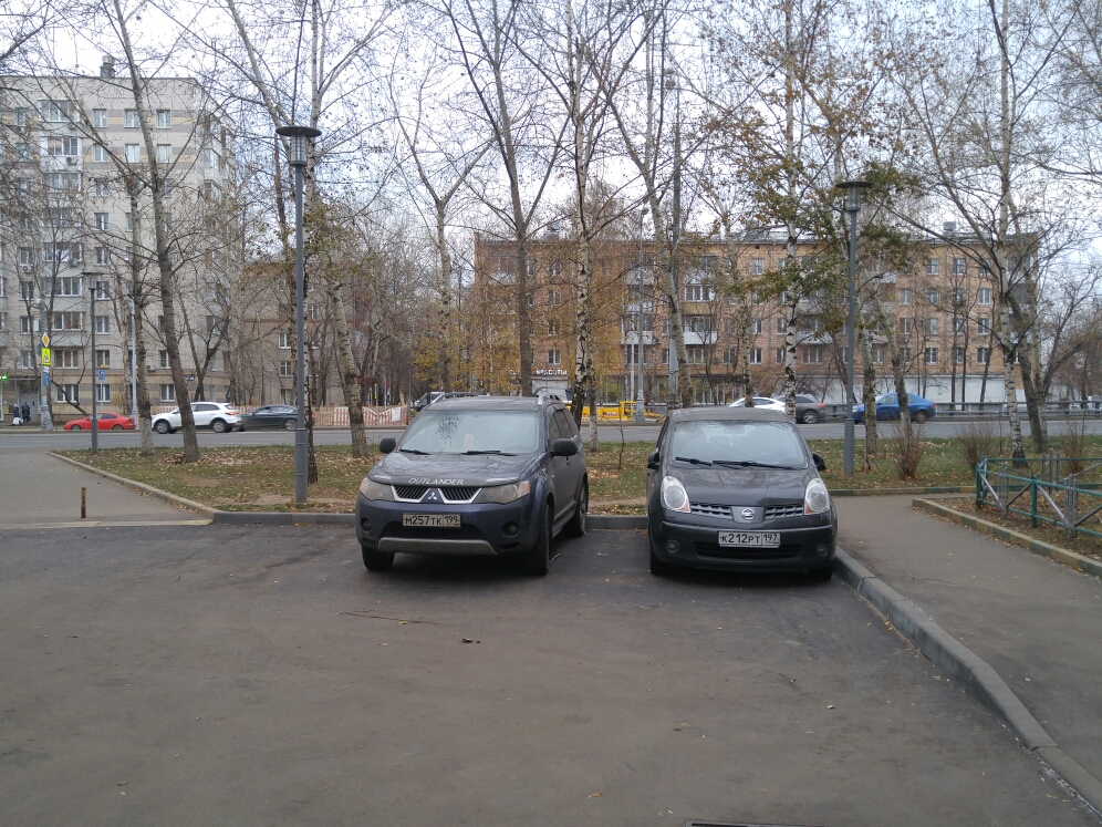 г. Москва, ш. Загородное, д. 15, к. 2-придомовая территория