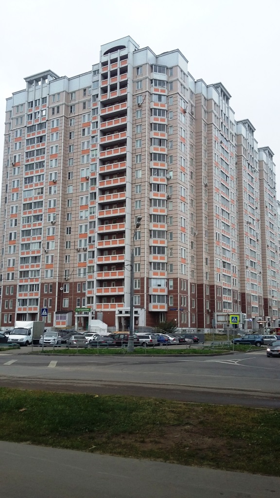 г. Москва, пр-кт. Защитников Москвы, д. 1-фасад здания