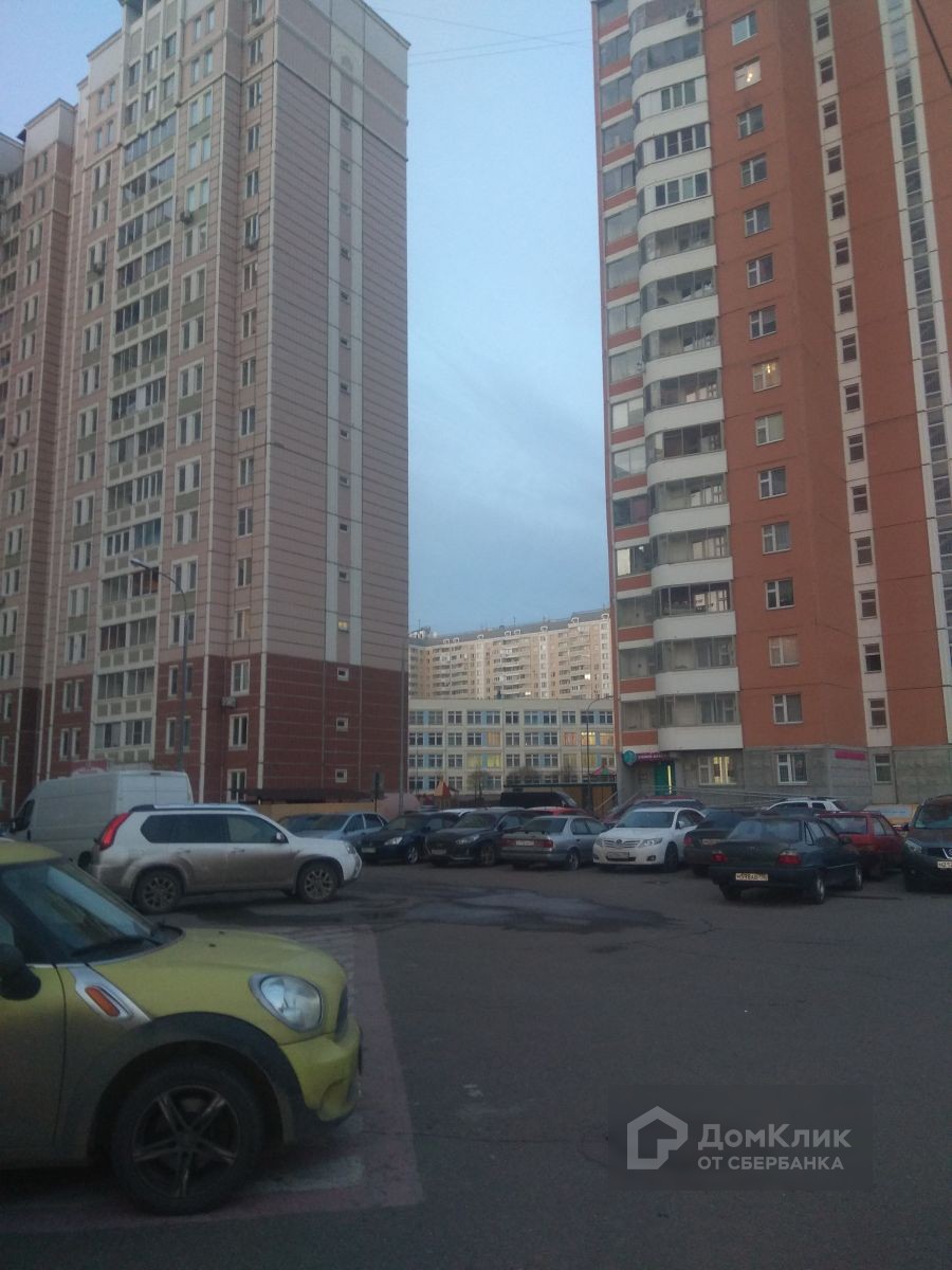 г. Москва, пр-кт. Защитников Москвы, д. 7, к. 1-придомовая территория