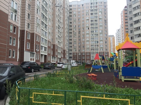 г. Москва, пр-кт. Защитников Москвы, д. 7, к. 2-придомовая территория