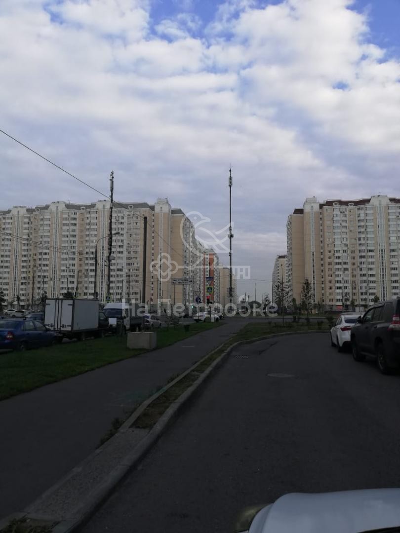 г. Москва, пр-кт. Защитников Москвы, д. 9, к. 1-придомовая территория