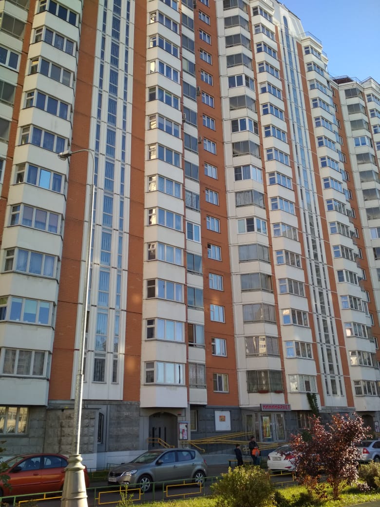 г. Москва, пр-кт. Защитников Москвы, д. 9, к. 1-фасад здания