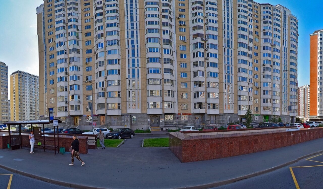 г. Москва, пр-кт. Защитников Москвы, д. 10-придомовая территория