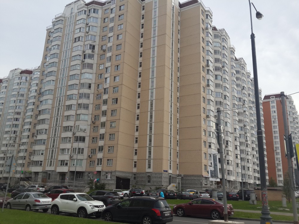 г. Москва, пр-кт. Защитников Москвы, д. 10-фасад здания