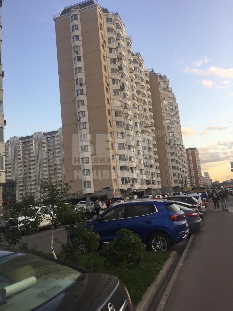 г. Москва, пр-кт. Защитников Москвы, д. 12-фасад здания