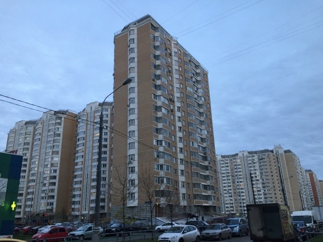 г. Москва, пр-кт. Защитников Москвы, д. 13-фасад здания