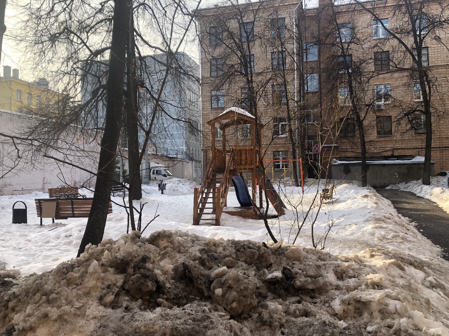 г. Москва, ул. Зверинецкая, д. 34-придомовая территория