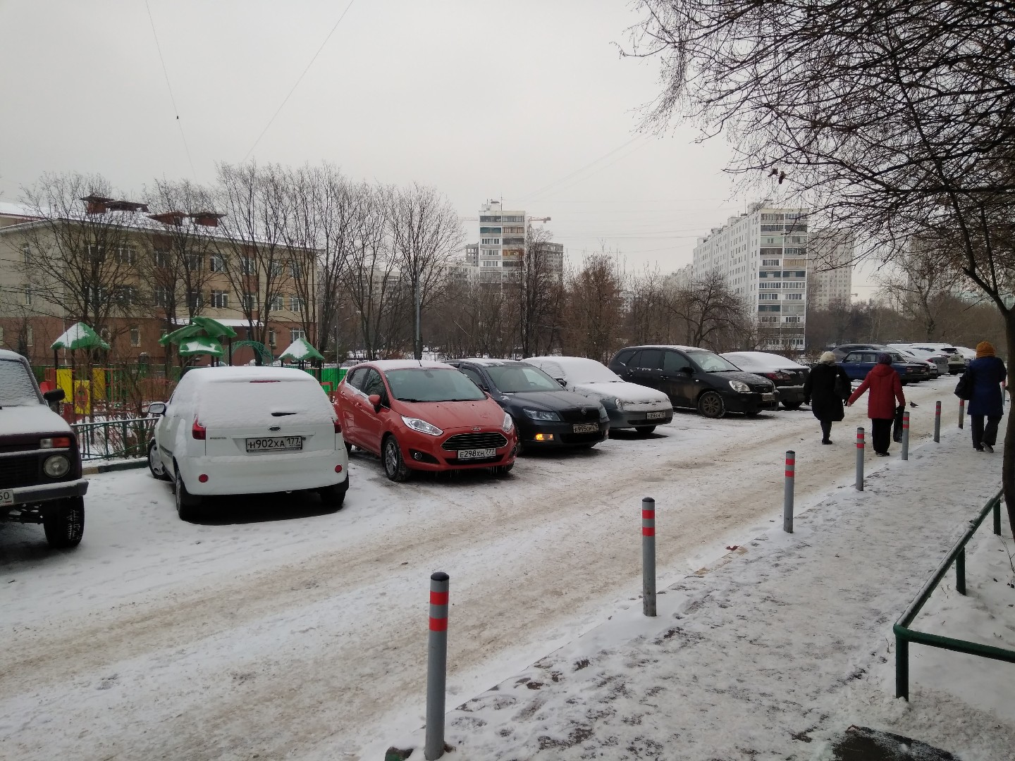 г. Москва, ул. Ивана Сусанина, д. 2, к. 1-придомовая территория