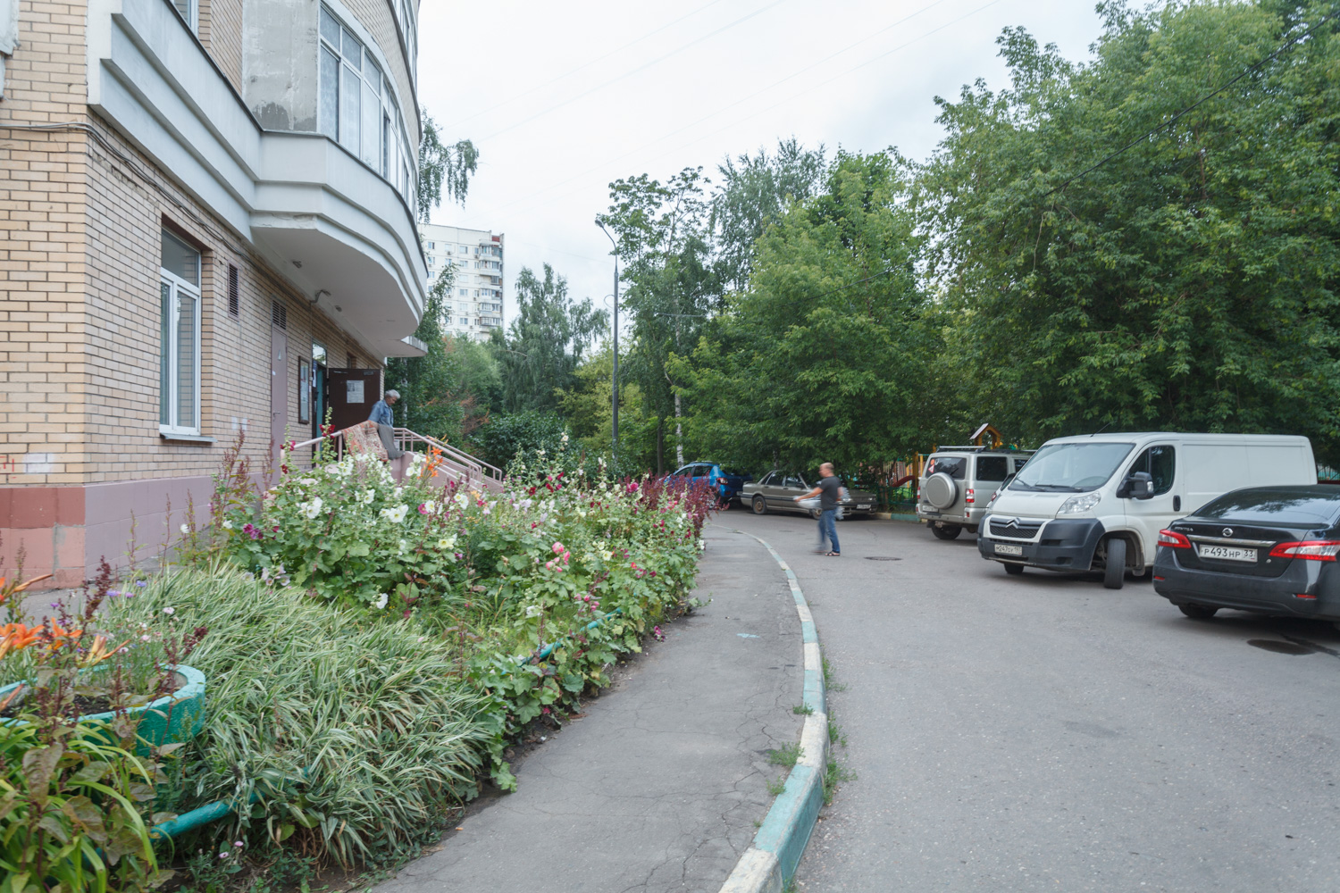 г. Москва, ул. Ивана Сусанина, д. 4, к. 5-придомовая территория