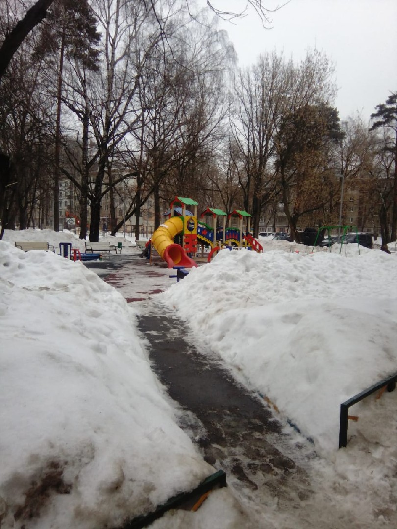 г. Москва, ул. Изумрудная, д. 12-придомовая территория