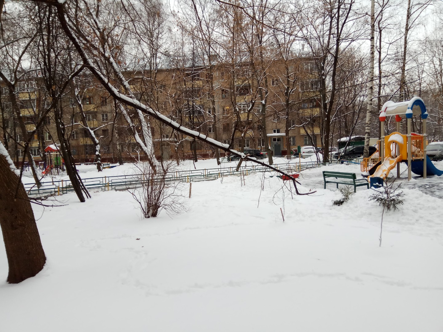 г. Москва, ул. Изумрудная, д. 46, к. 2-придомовая территория