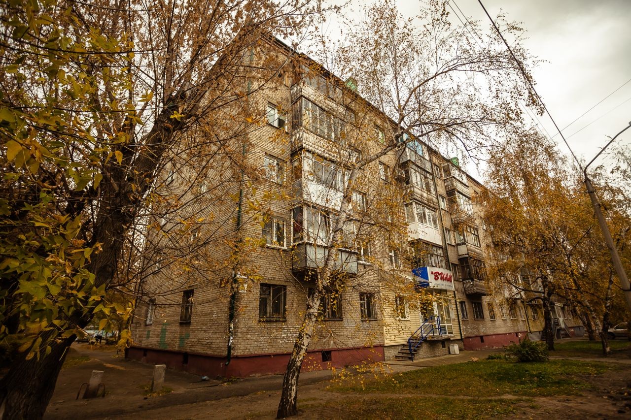 край. Алтайский, г. Барнаул, ул. Деповская, д. 12-фасад здания