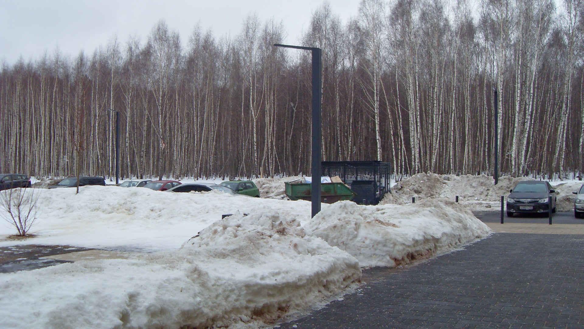 г. Москва, км. Киевское шоссе 23-й (п Московский), д. 5, к. 2-придомовая территория