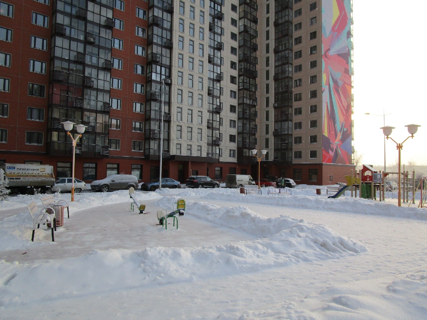 г. Москва, км. Киевское шоссе 23-й (п Московский), д. 14, к. 1-придомовая территория