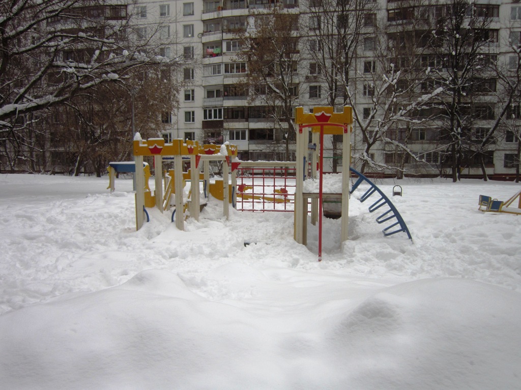 г. Москва, ул. Кировоградская, д. 40, к. 1-придомовая территория