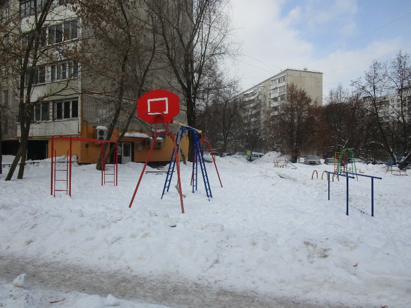 г. Москва, ул. Кировоградская, д. 42, к. 1-придомовая территория