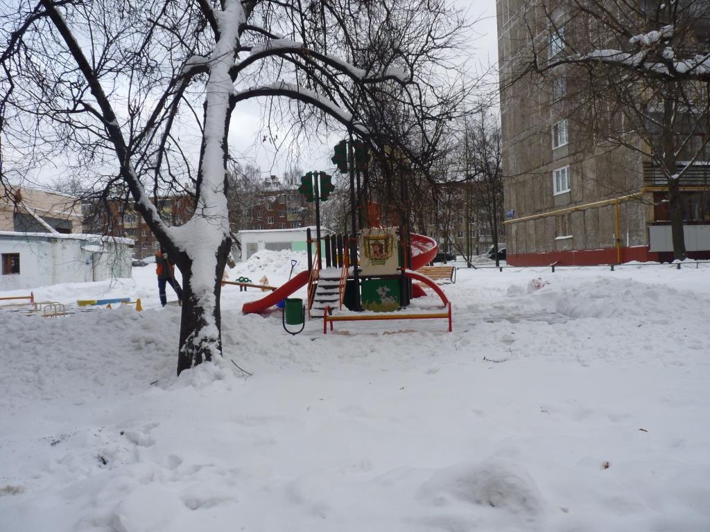 г. Москва, ул. Коминтерна, д. 28-придомовая территория