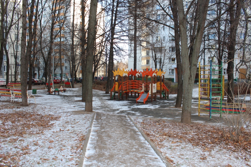 г. Москва, ш. Коровинское, д. 15, к. 1-придомовая территория