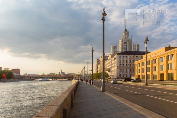 г. Москва, наб. Котельническая, д. 21-придомовая территория