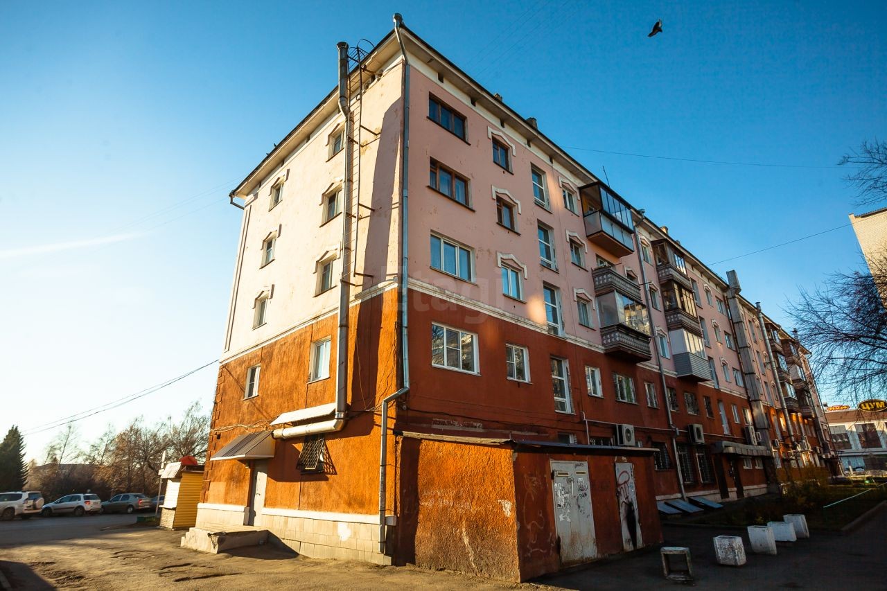 край. Алтайский, г. Барнаул, ул. Димитрова, д. 62-фасад здания
