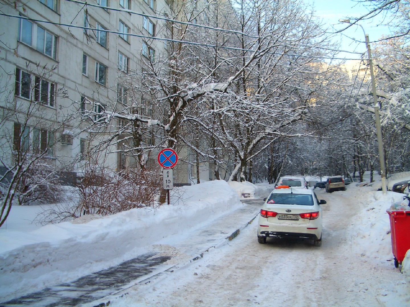 г. Москва, ул. Красного Маяка, д. 13, к. 2-придомовая территория