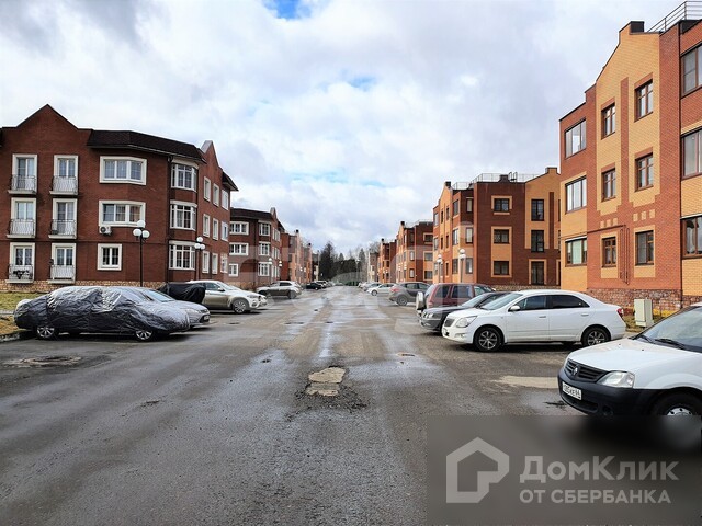 г. Москва, п. Краснопахорское, д. Раево, ул. Джонатана Свифта, д. 2-придомовая территория