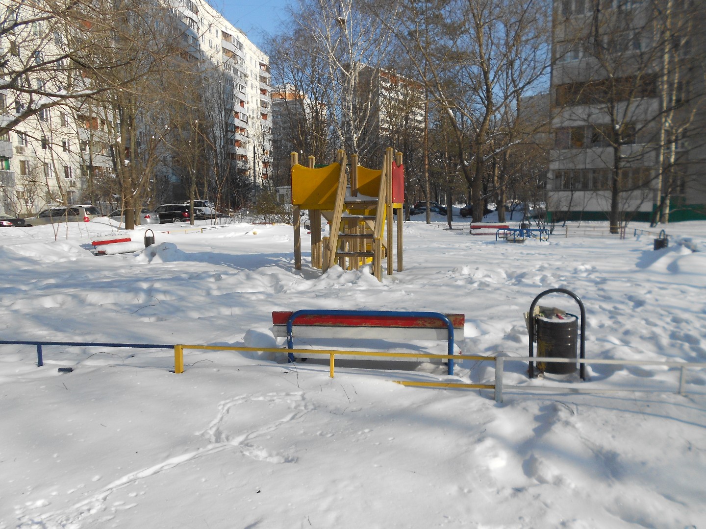 г. Москва, б-р. Кронштадтский, д. 24, к. 2-придомовая территория