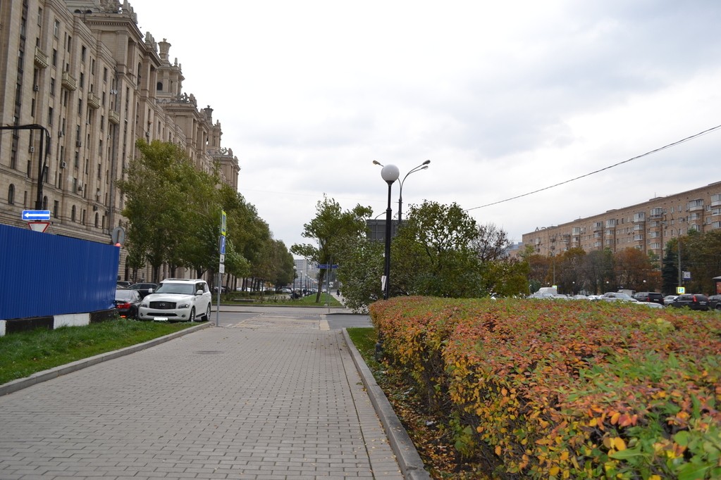 г. Москва, пр-кт. Кутузовский, д. 4/2-придомовая территория