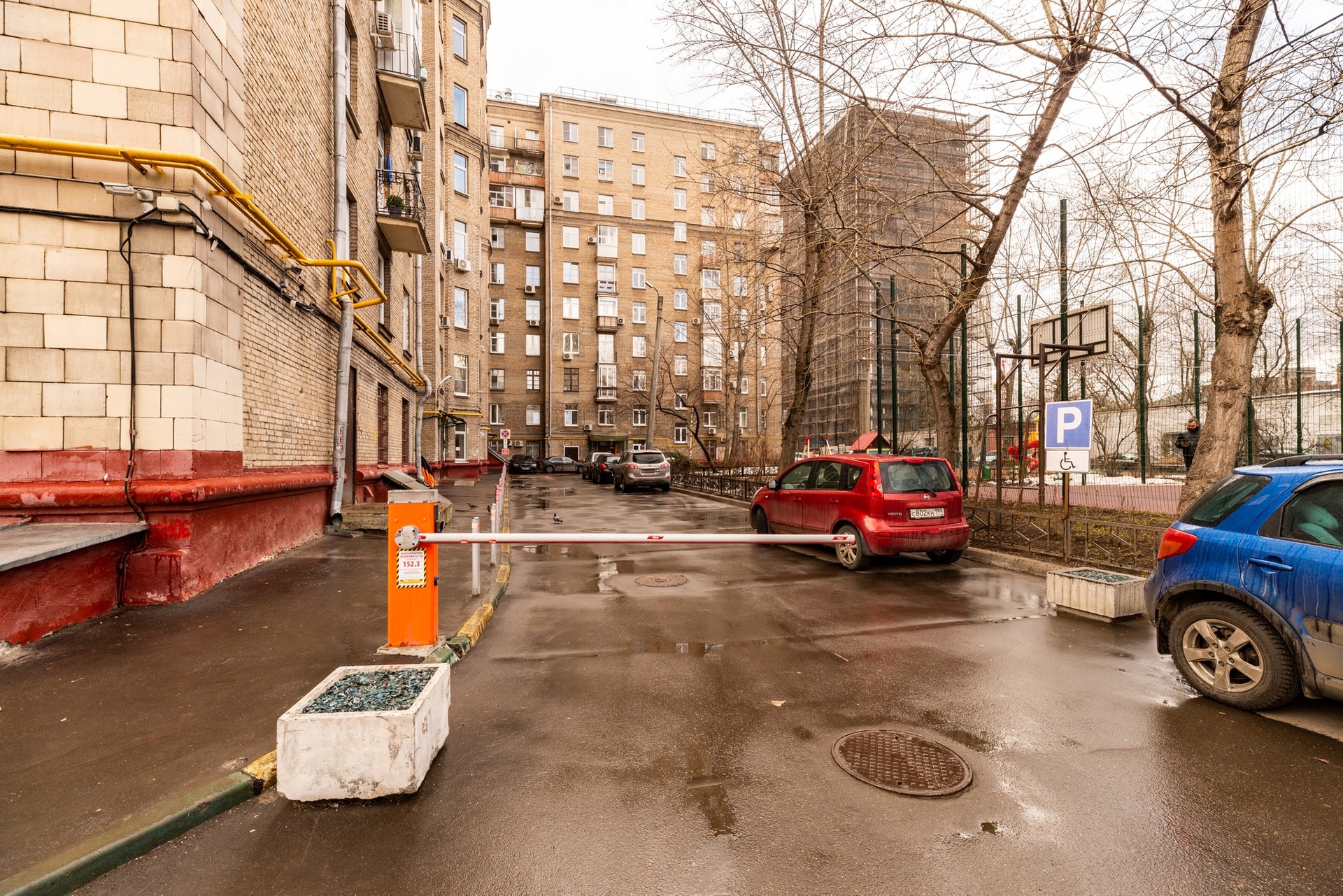 г. Москва, пр-кт. Кутузовский, д. 10-придомовая территория